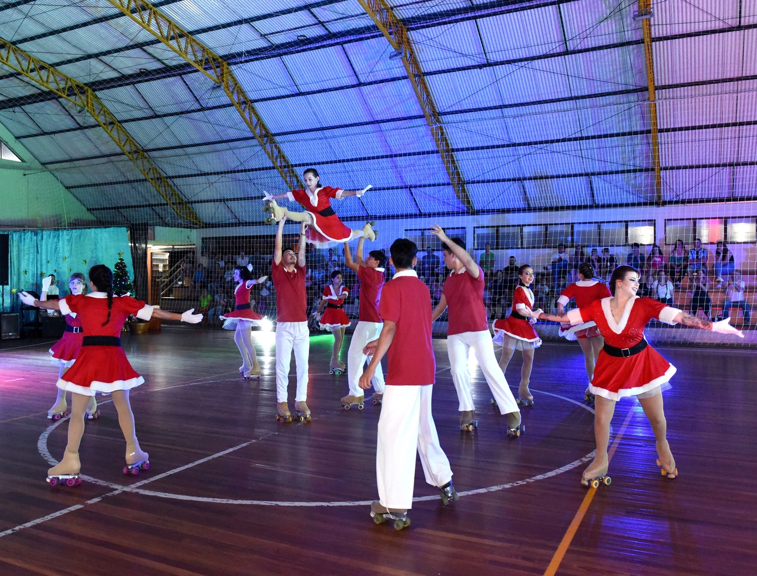 Show de patinação encanta o público em Aratiba