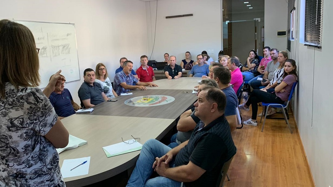 Governo e Famurs discutem o turismo em Aratiba