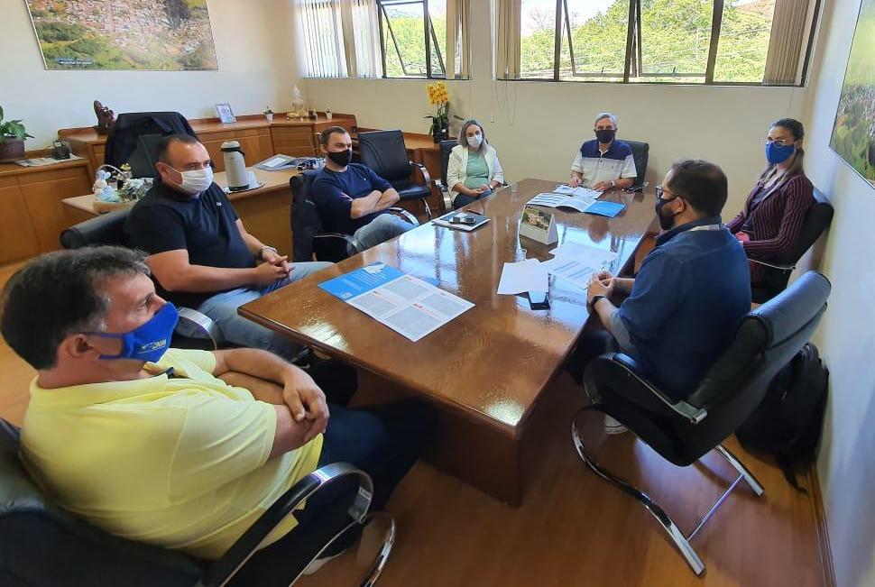 Administração Municipal recebe visita dos representantes do SEBRAE