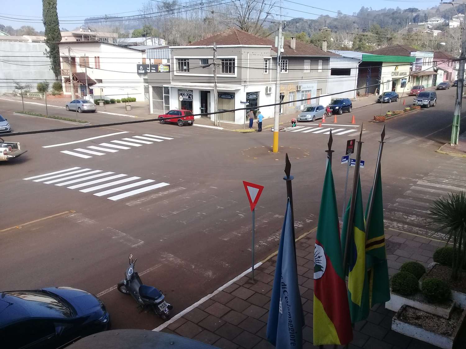 Setor de Urbanismo realiza melhorias no centro da cidade de Aratiba.