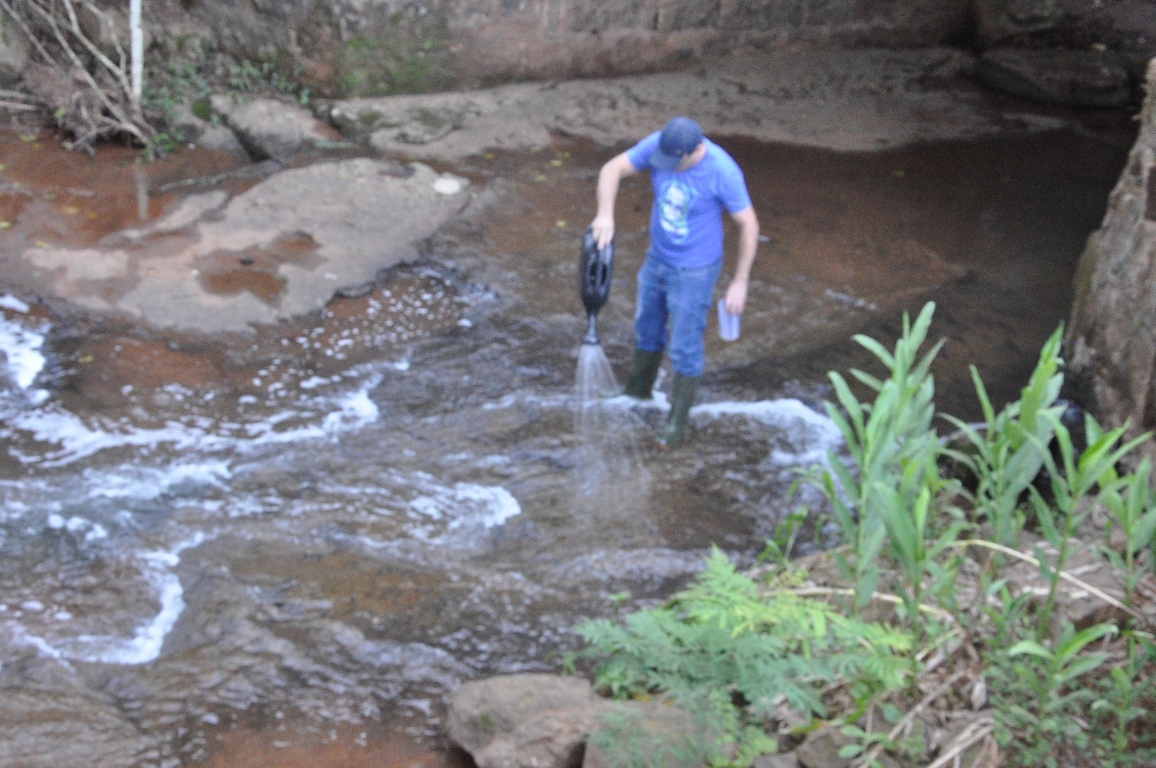 Aratiba realiza controle de mosquitos em rios do município