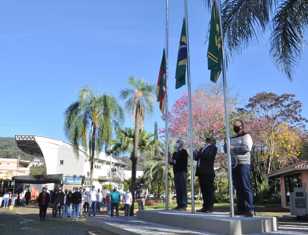 Homenagem marca abertura da Semana da Pátria em Aratiba