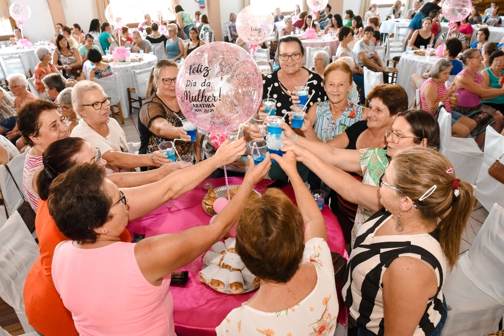 Dia Internacional da Mulher em Aratiba é celebrado com muita alegria e descontração