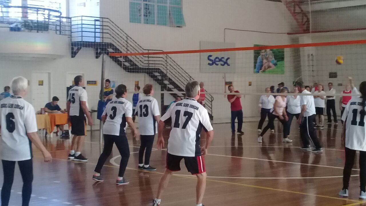 Idosos de Aratiba prestigiaram Torneio de Câmbio em Erechim.