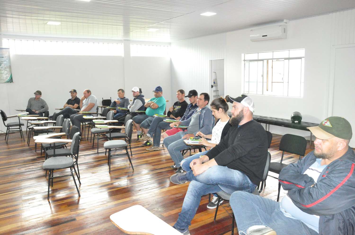 Piscicultores de Aratiba participam de formação sobre criação de peixes em água doce.