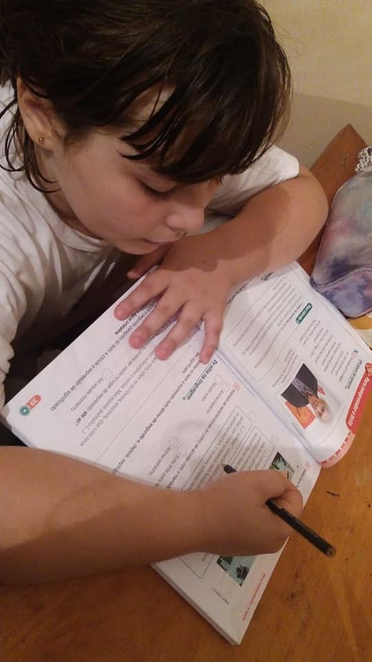 Crianças recebem formação em casa